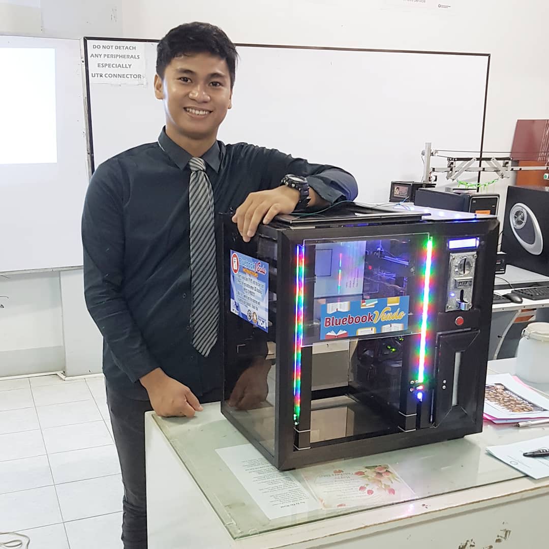 College Thesis: Examination Booklet Vending Machine